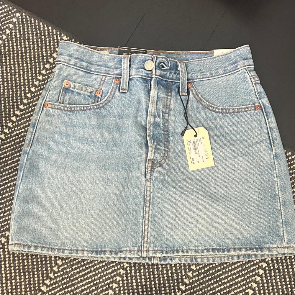 Levi’s Icon Denim Skirt